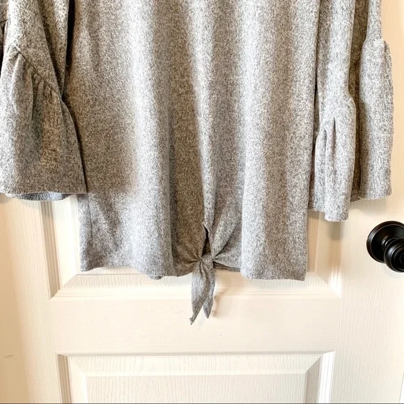 CAUTION TO THE WIND Knot Front Knit Top—SZ. Small - Picture 10 of 11